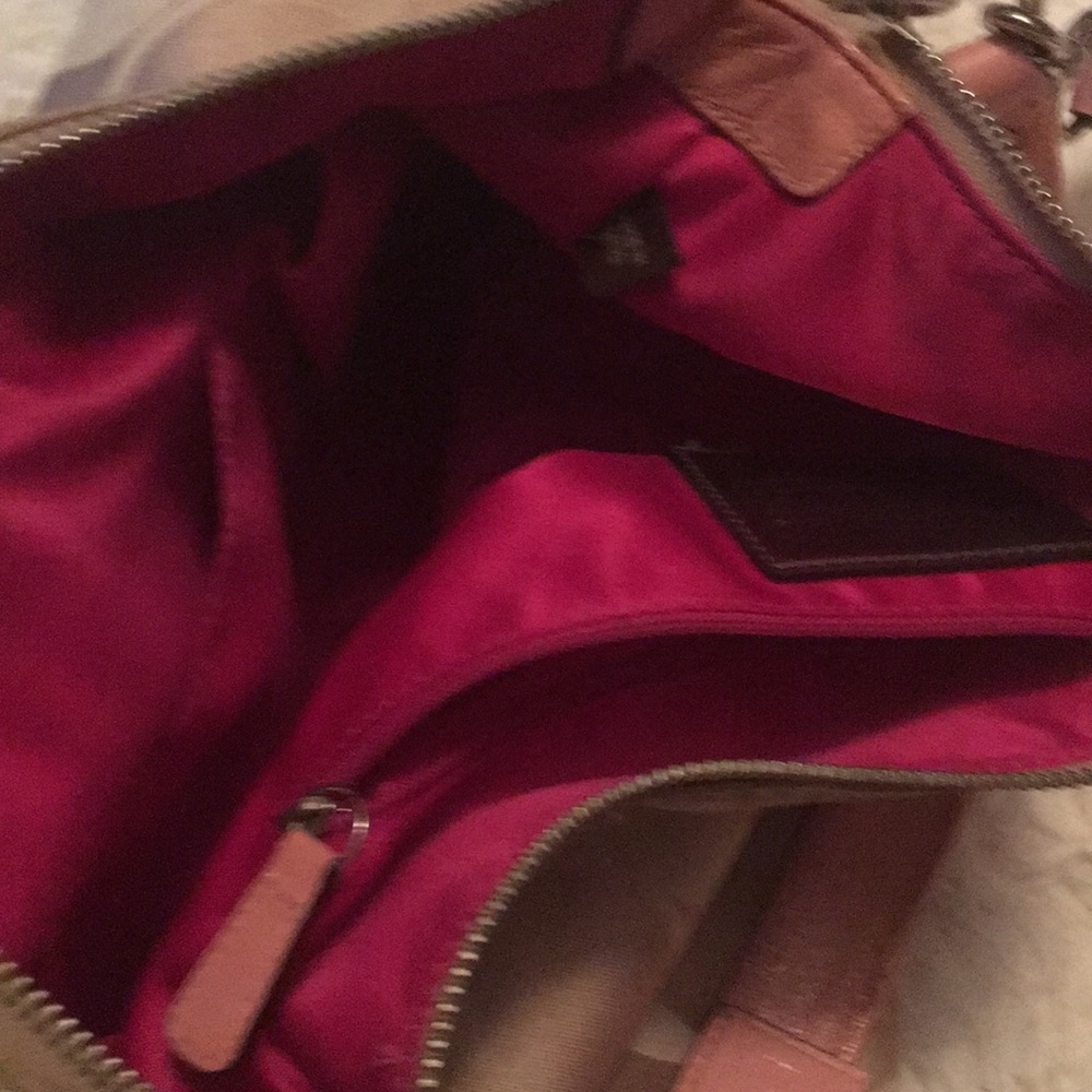Poppy Coach - Picture 5 of 6